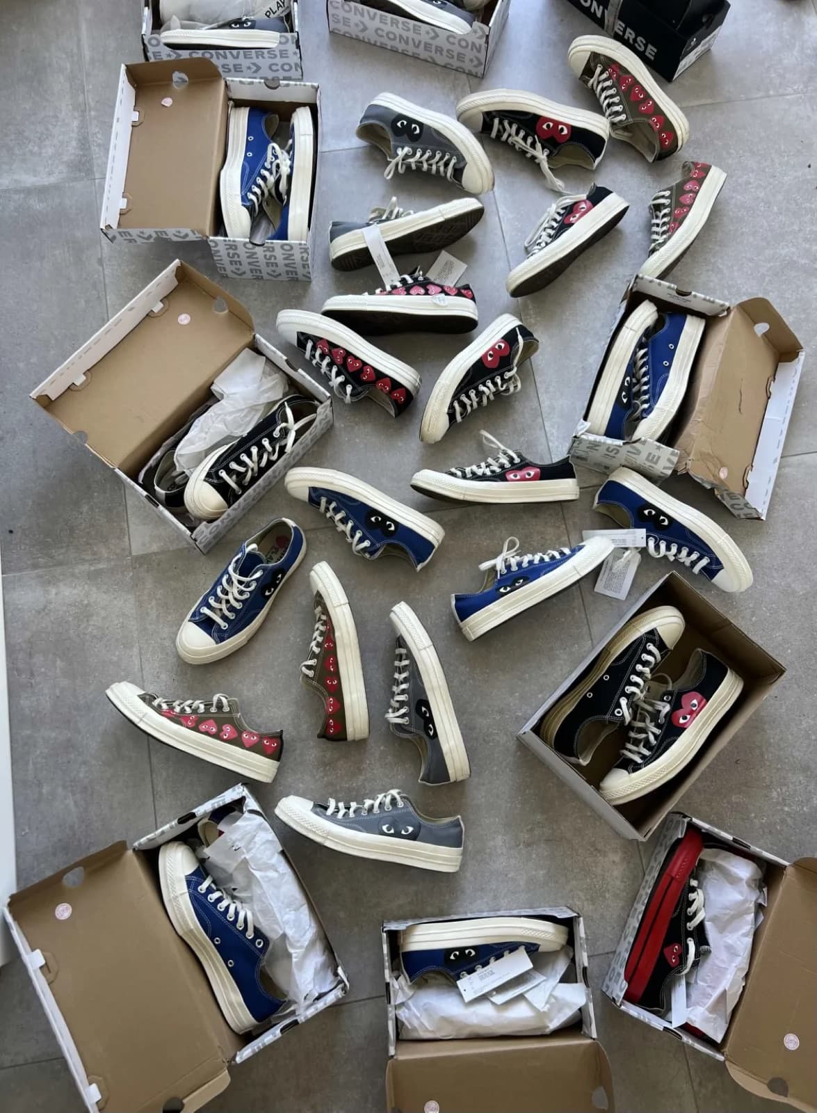 Converse x Comme des Garçons Play i flere farver, delt af et medlem
